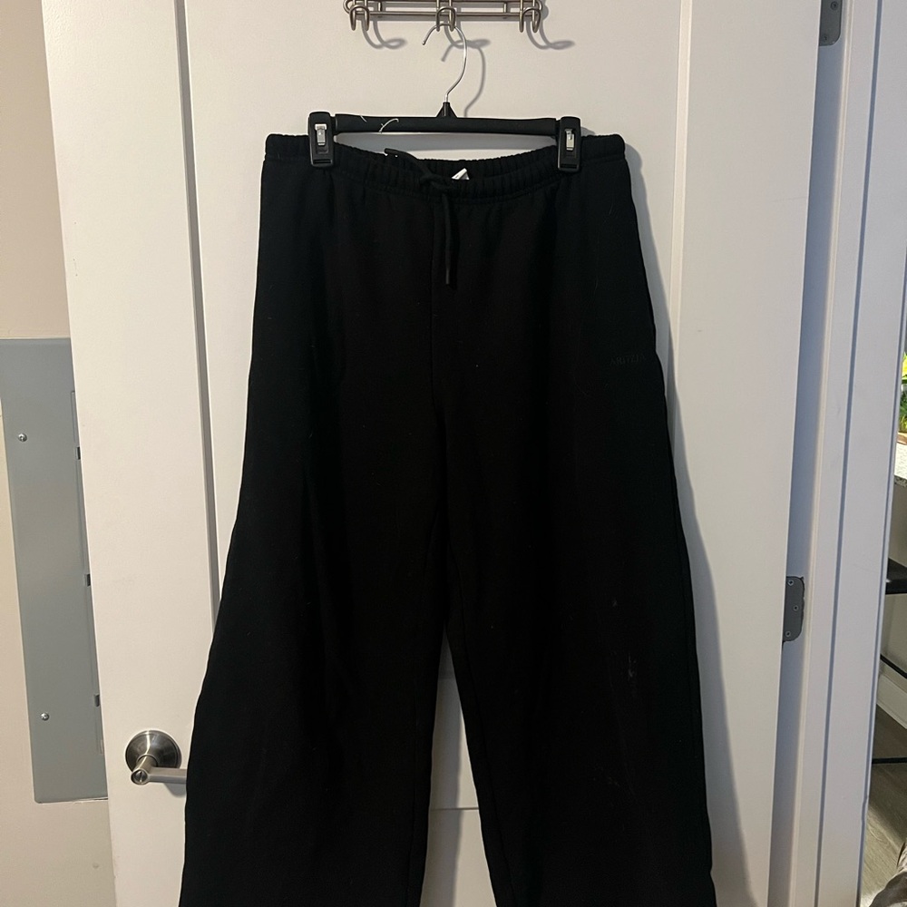 Aritzia Women’s Black Sweatpants